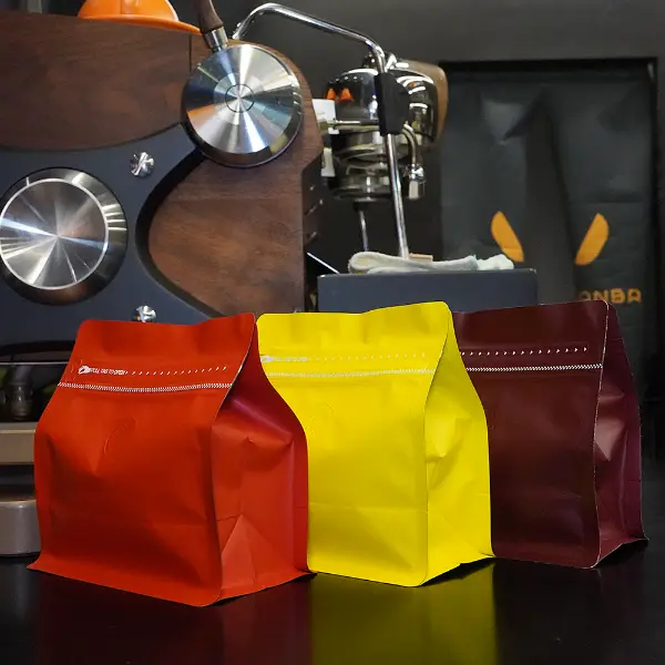 Colorati sacchetti orizzontali da 150g adatti ai marchi di caffè