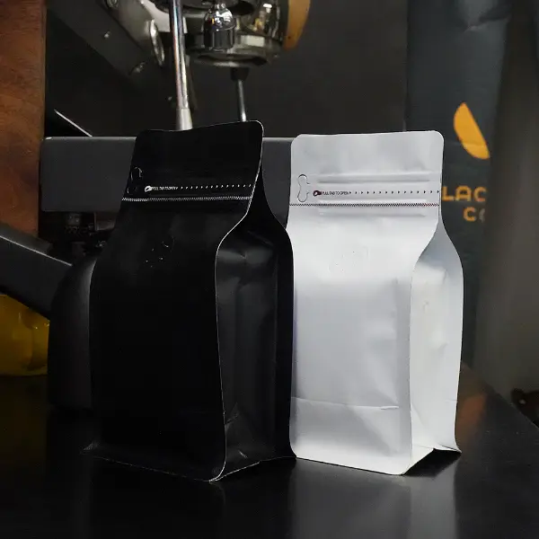 Sacchetti da caffè nero e bianco da 150g con cerniera richiudibile