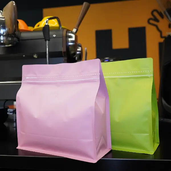 1Sacchetti orizzontali di kg con colori rosa e verde