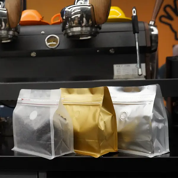 250g sacchetti orizzontali pieni di chicchi di caffè e valvola