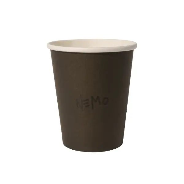 Vista frontale del bicchiere nero UV opaco con logo personalizzato