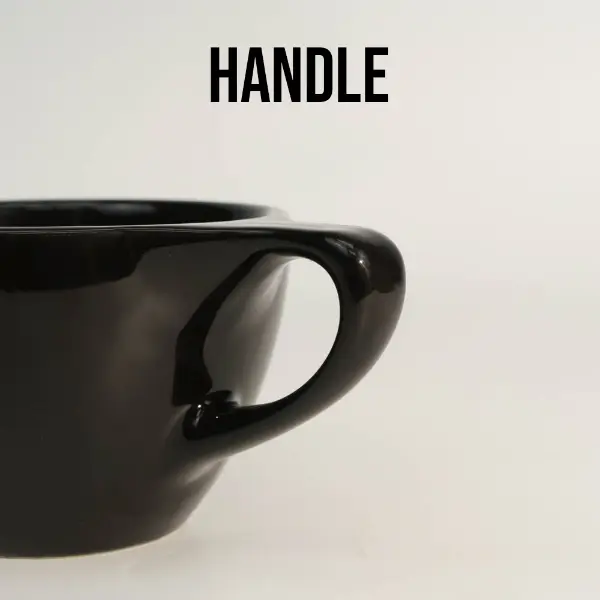 Dettaglio del manico della tazza da caffè rotonda in ceramica personalizzata