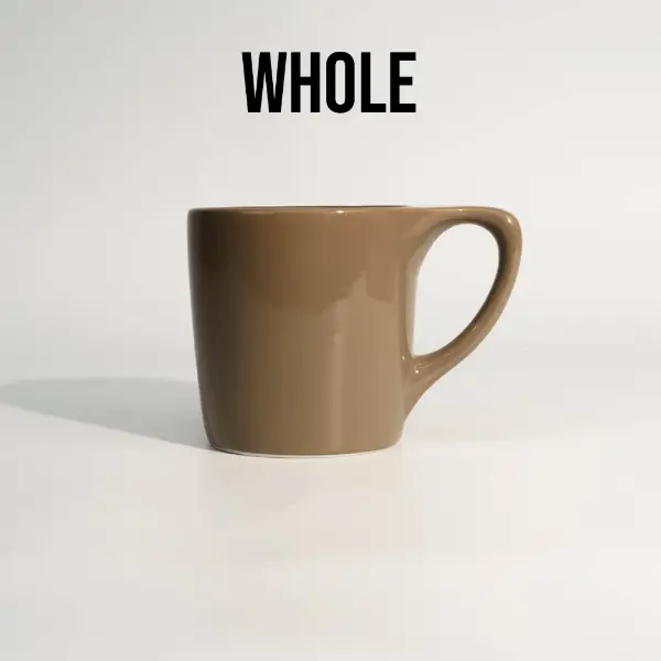 Tazza ceramica marrone personalizzata a bocca piatta con manico a vista completa