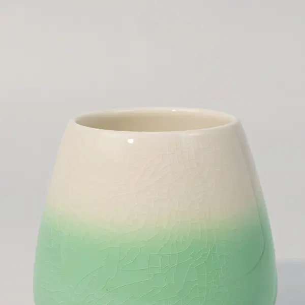 Tazza in ceramica per design e stampa con superficie smaltrata verde sfumata