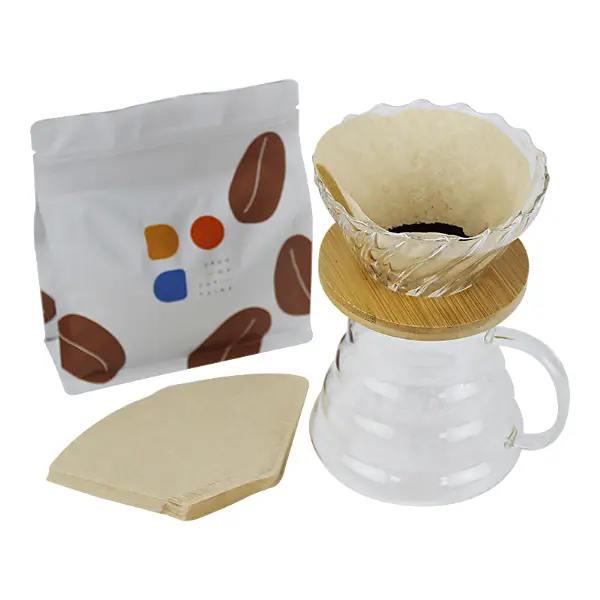 Carta filtro per caffè V60 a forma di ventaglio per il versare sopra l'infusione