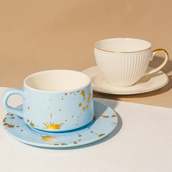 Tazza da caffè in ceramica in foglia d'oro con piattino abbinato, Finitura smaltata fatta a mano