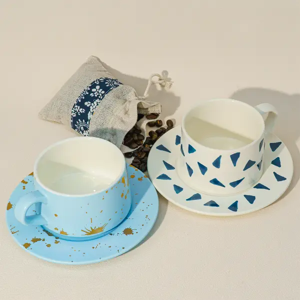 Tazza da caffè in ceramica stampata con piattino abbinato per uso da caffè e domestico