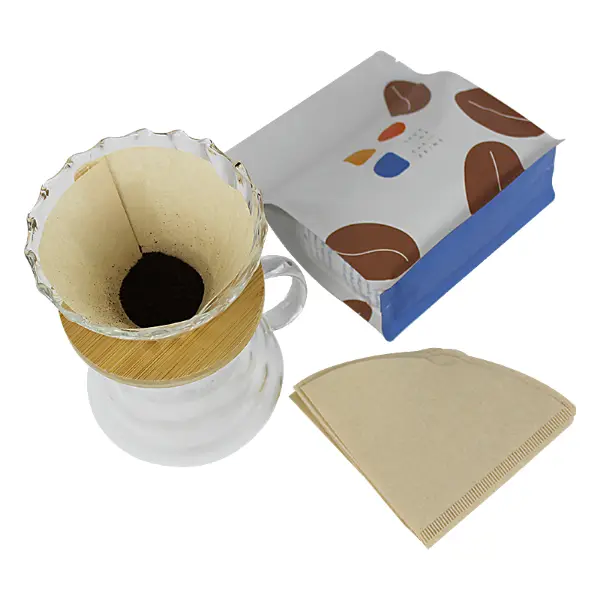 Vista superiore della carta filtro per caffè V60 non sbiancata