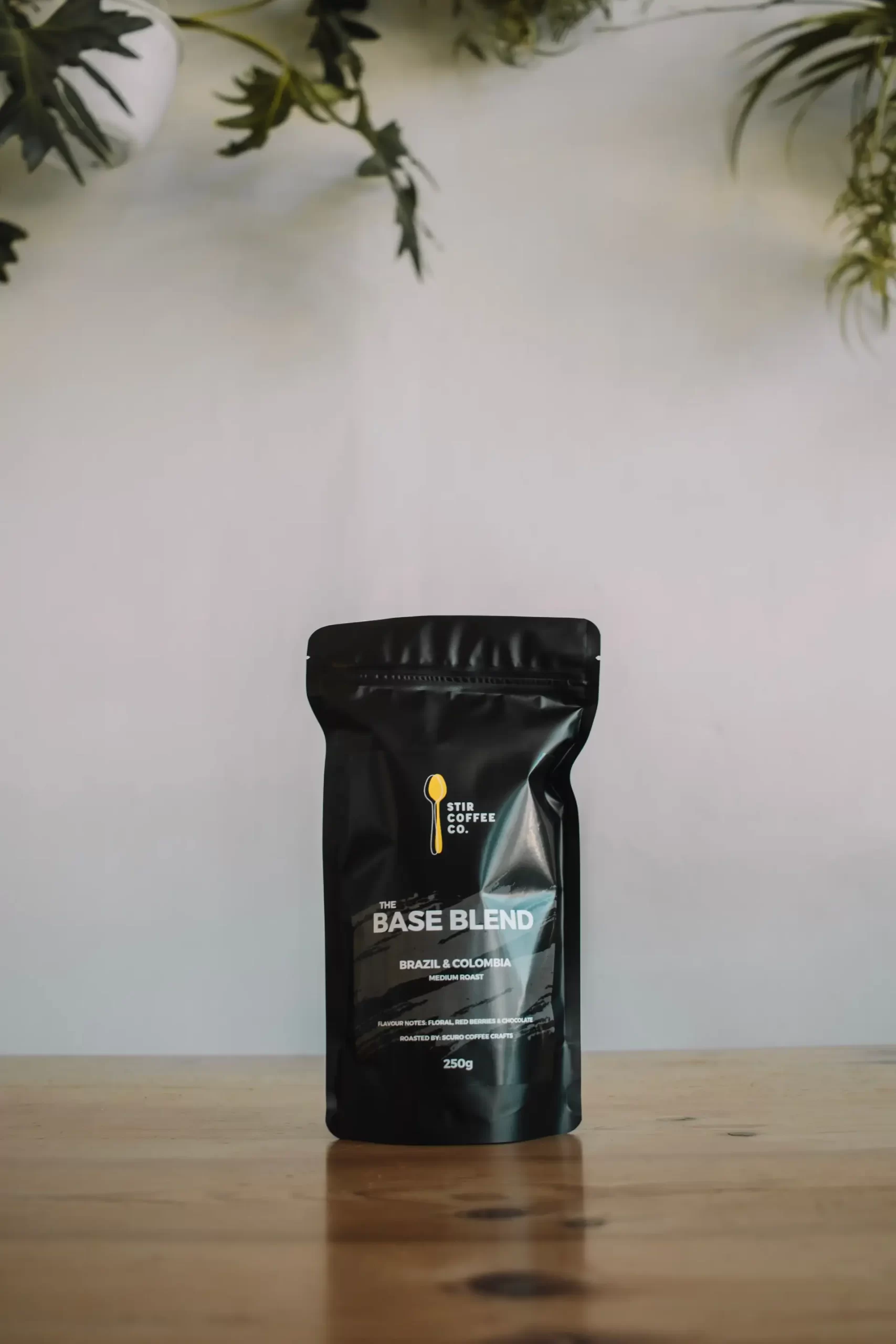 Fondo di scatola di kraft e sacchetti di caffè.